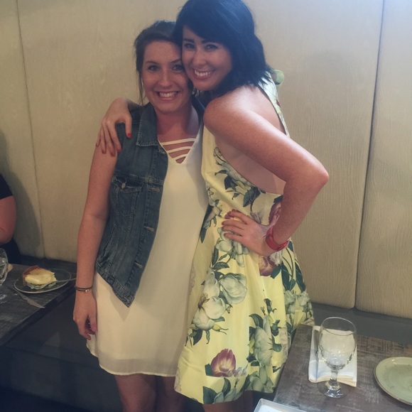 Double line off white mini dress. - Picture 13 of 13